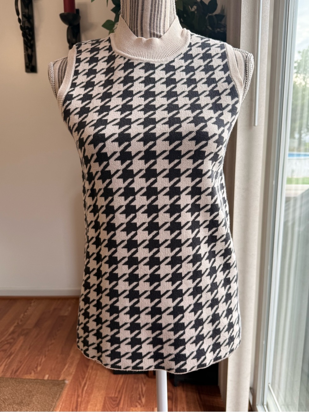 LOFT  Houndstooth Sleeveless Knit Tank